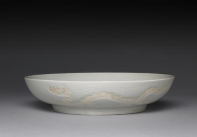 图片[2]-Dish with incised dragons and clouds decoration, Ming dynasty, Hongzhi reign (1488-1505)-China Archive